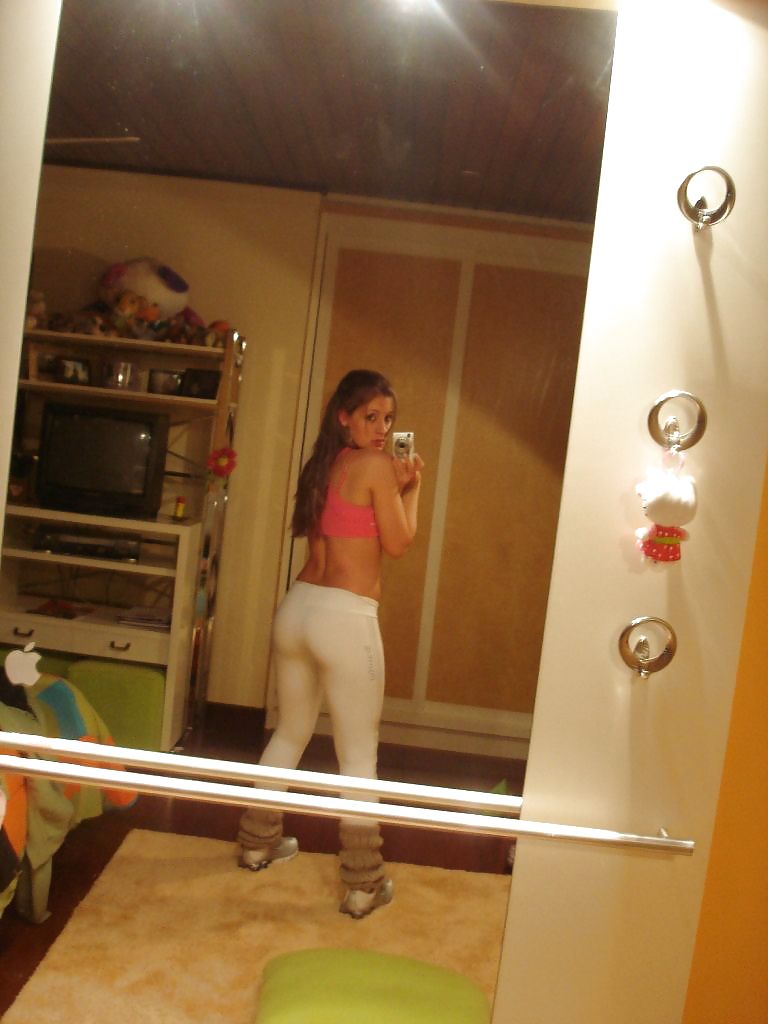 Heiße Latina Brünette Teenager Selfshot #4705639