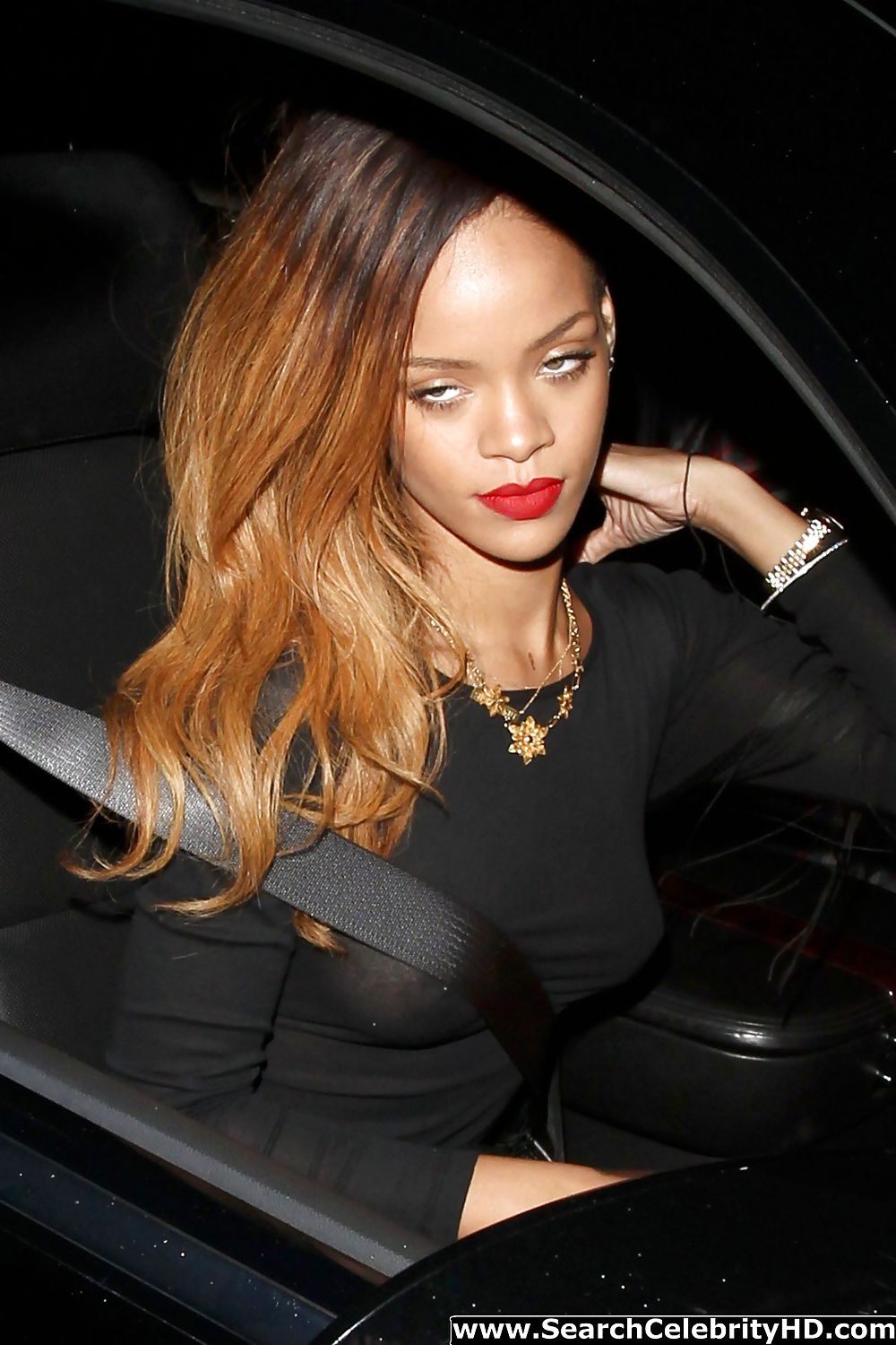 Rihanna - Voir à Travers Candids Braless à Hollywood #13929234