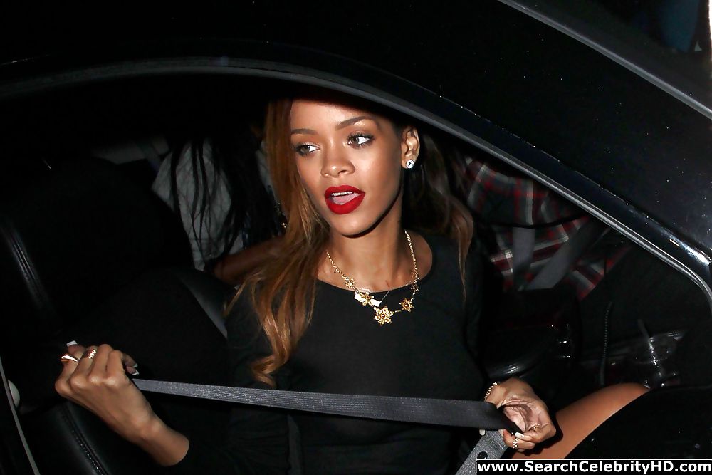 Rihanna - Voir à Travers Candids Braless à Hollywood #13929292