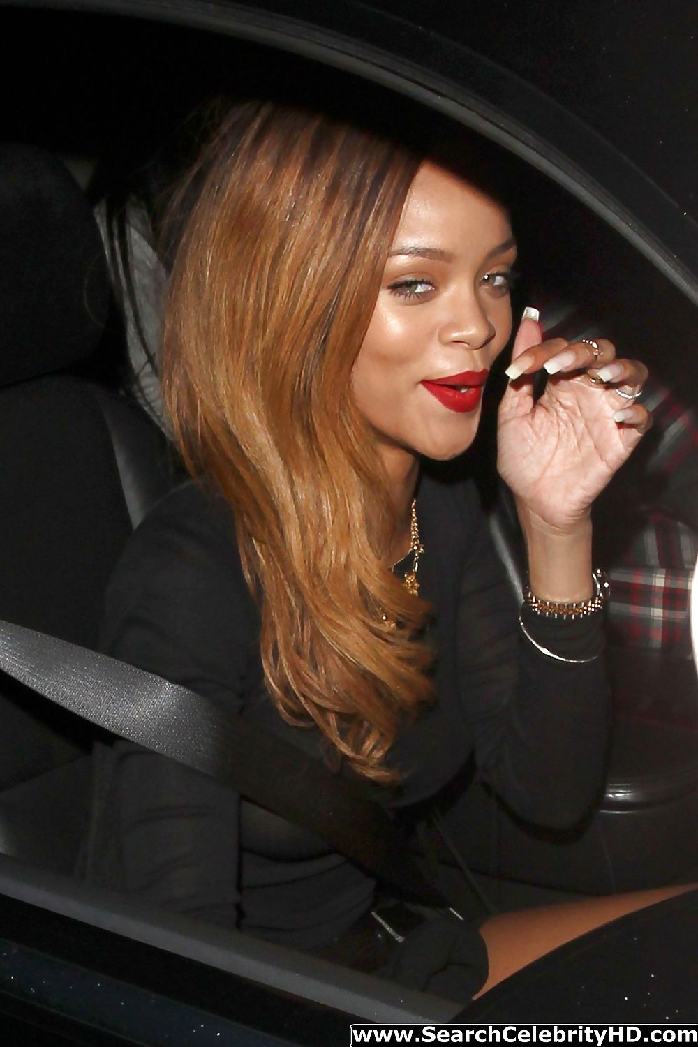 Rihanna - ハリウッドでシースルーのブラジャーなしのカンディッド
 #13929329