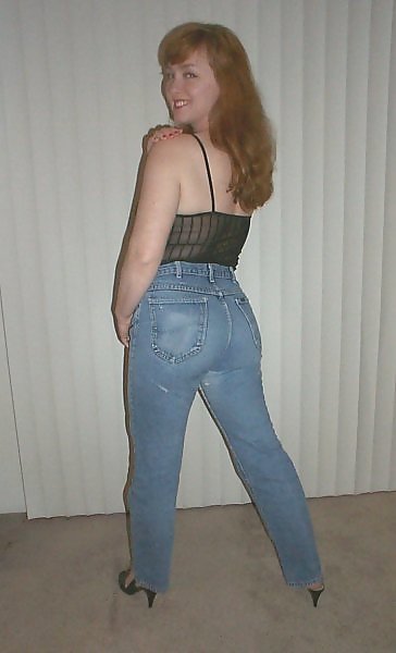 Sexy Thick Redhead MILF in Jeans #4080326