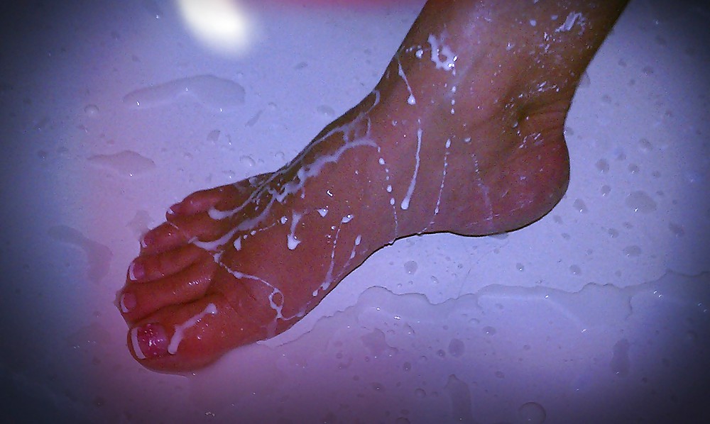 Dedos de los pies mojados
 #12579819