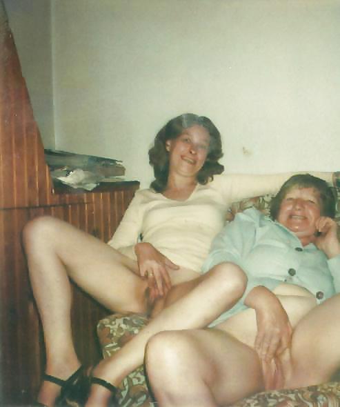 Mes amies mamies jouent entre elles #18336006