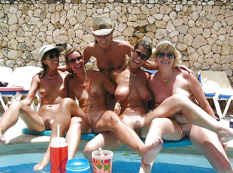 Sexo en grupo amateur playa #rec voyeur g4
 #6375190