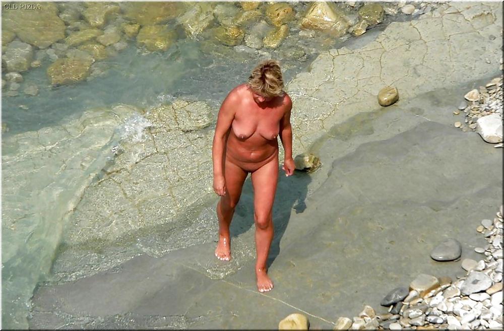 Mayores nudistas de playa
 #611513