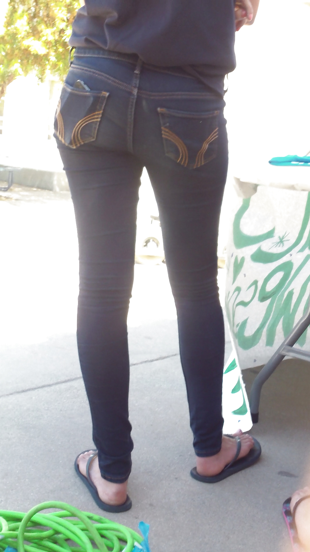 Teen Ass & Hintern In Jeans Shorts Einkaufen #18777135