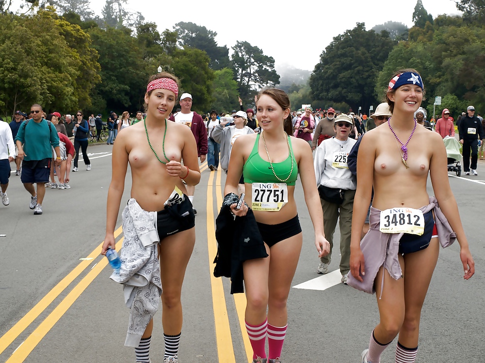 Mujeres desnudas en grupos 9
 #9724614