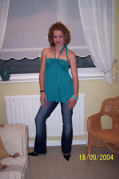 Chica rusa con tetas pequeñas y pezones grandes
 #21970717