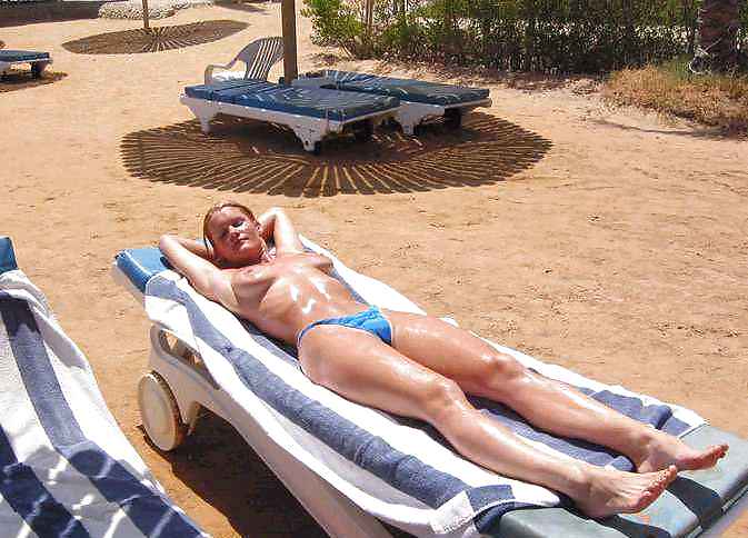 Chicas de playa en topless 2.
 #9706793