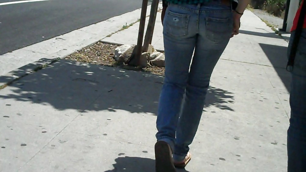 Seguendo dietro il suo bel culo & culo in jeans
 #3648136