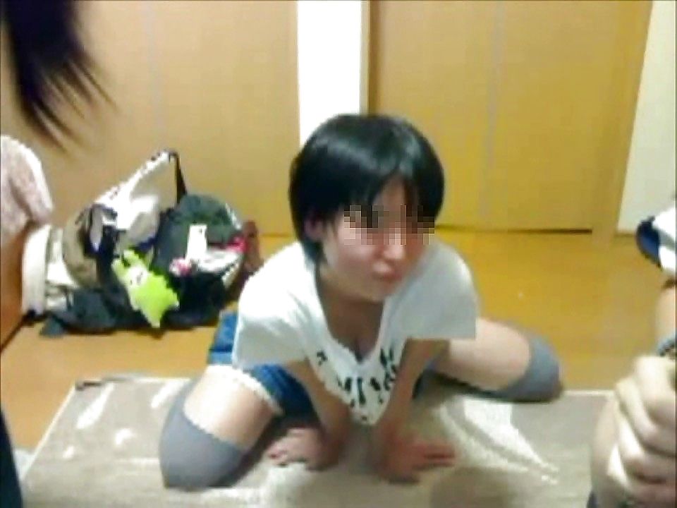 Estudiantes japoneses broma en la webcam
 #11147417