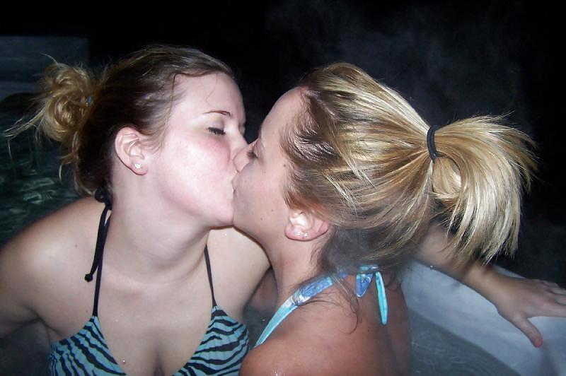 Girl kiss #1539260