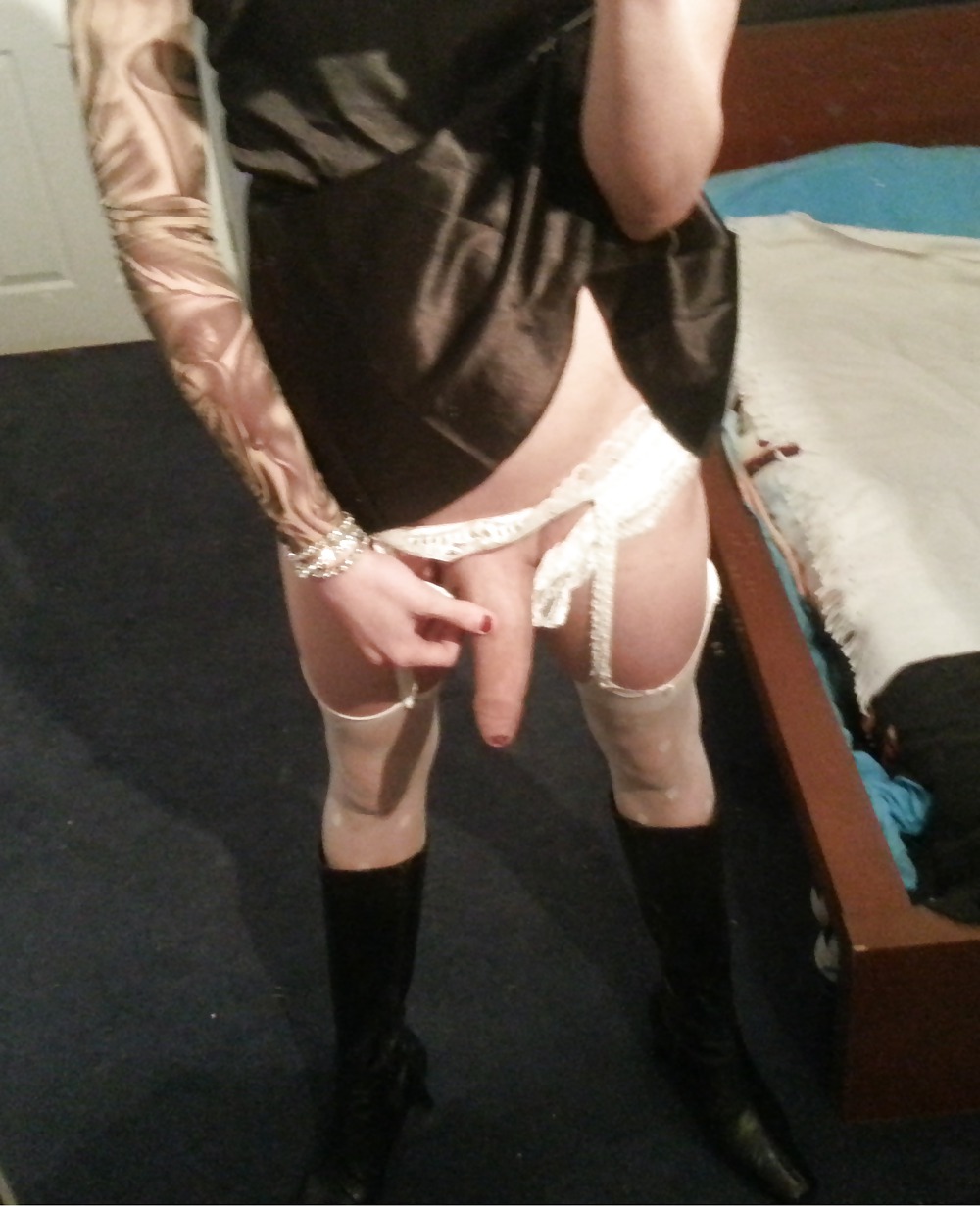 Criada con volantes
 #14687040