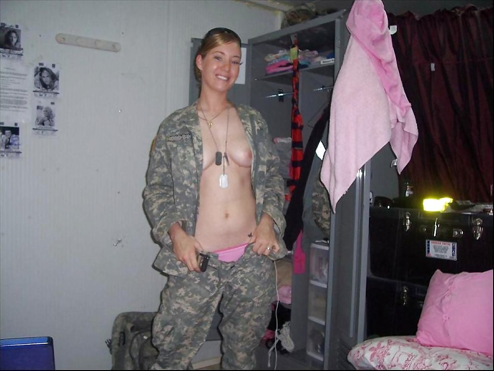 Military Women #12415624