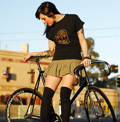 Chica del coche de la bicicleta
 #2538066