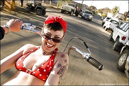 Chica del coche de la bicicleta
 #2538118