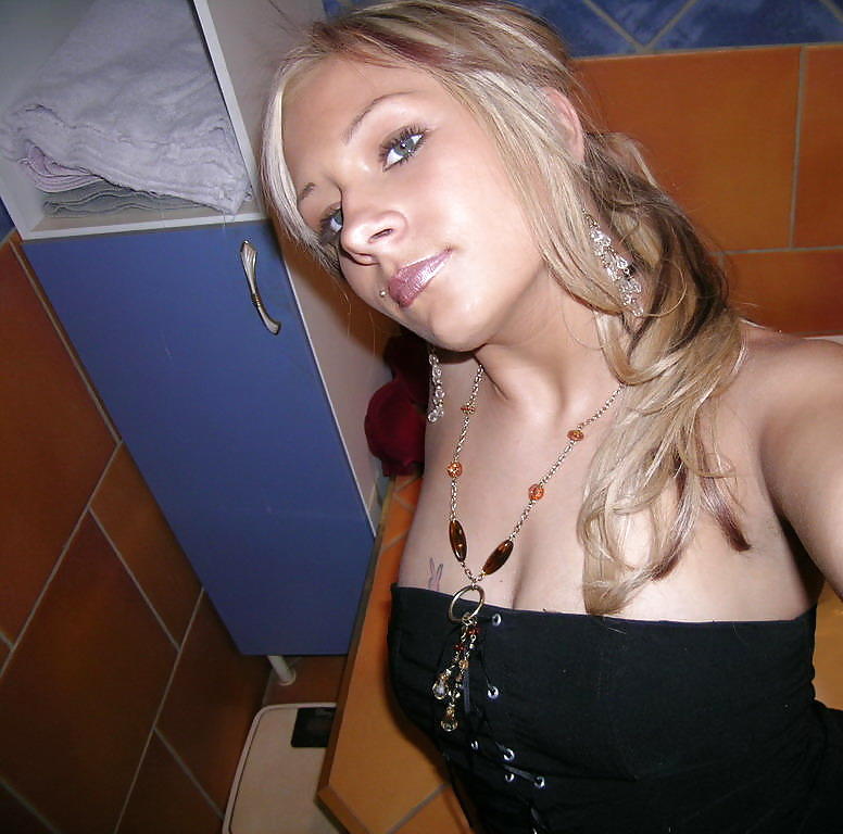 Self pics of hot blonde teen with perfect body #3418792