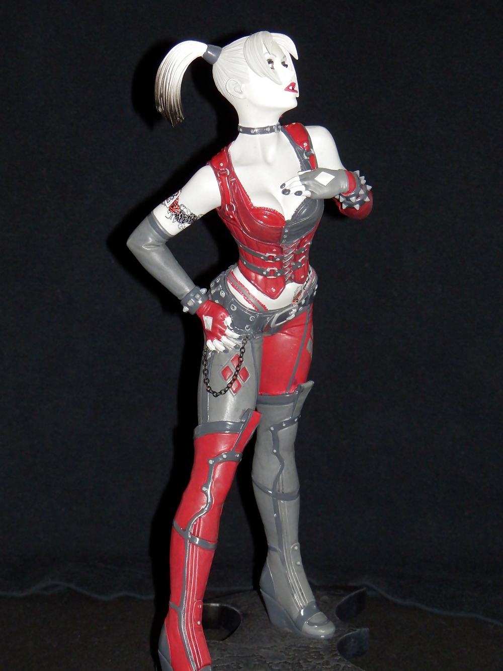 Harley quinn.statue cumbatth
 #19395829