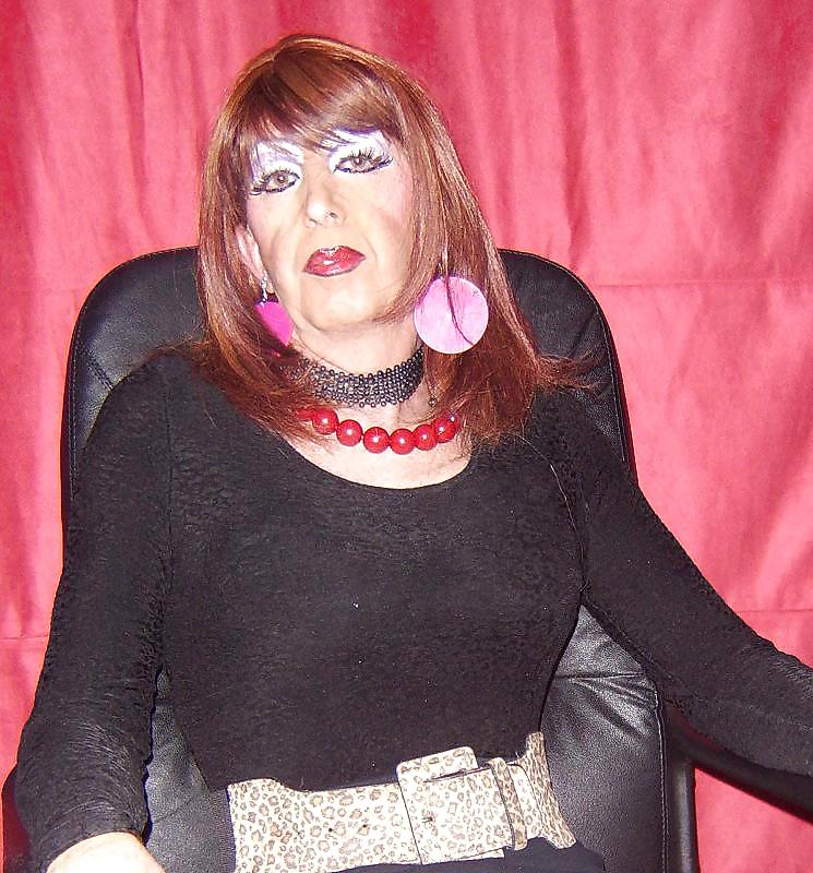 Cabeza roja puta transexual
 #5314357