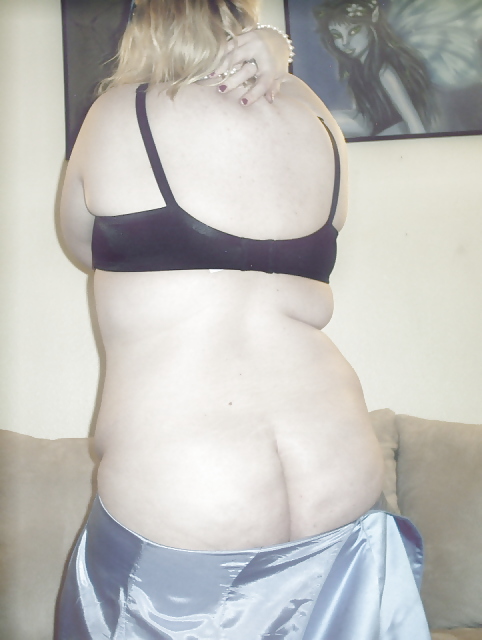 Goth Plumper strips after her Prom #4918316