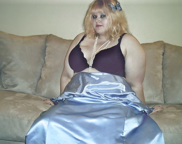 Goth Plumper strips after her Prom #4918397
