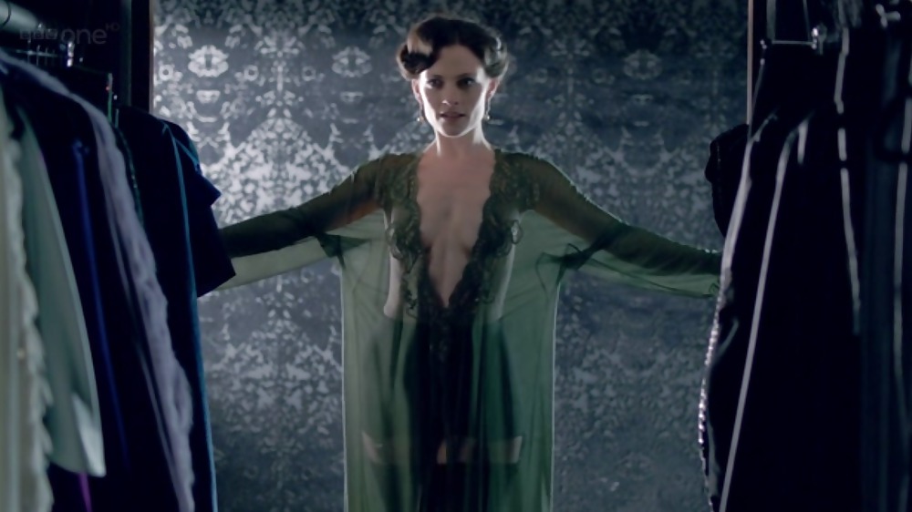 Lara Pulver #10554885