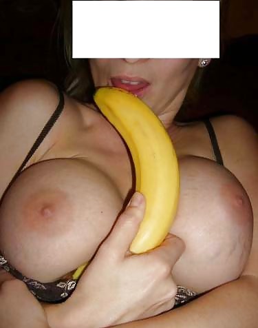 Katrin Posiert Und Zeigt Ihre Brüste #2486961