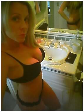 Sexy Blonde MILF (nicht Nackt) #15953214