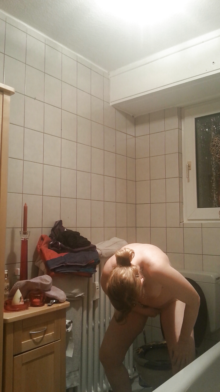 シャワーを浴びるムームー、隠し撮りされた盗撮映像、巨乳のムームー
 #14448844
