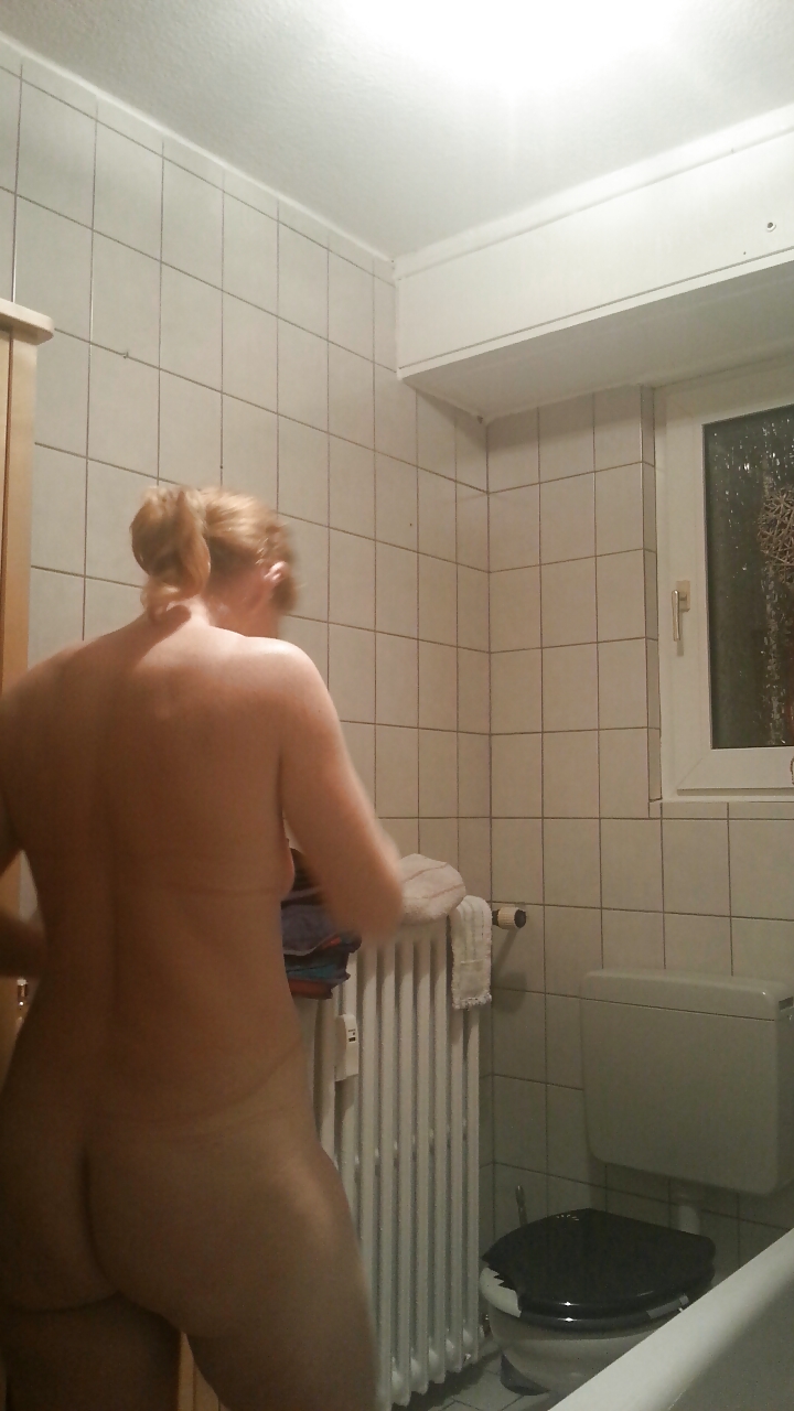 シャワーを浴びるムームー、隠し撮りされた盗撮映像、巨乳のムームー
 #14448879