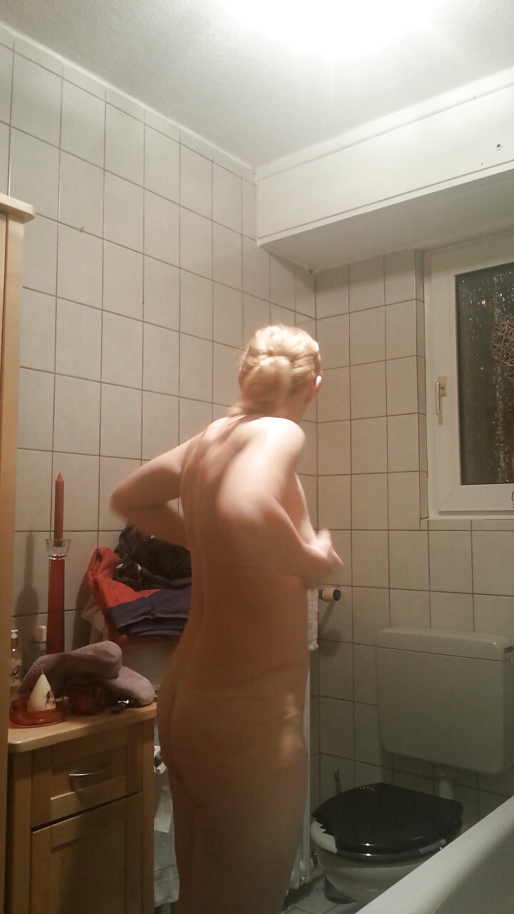 シャワーを浴びるムームー、隠し撮りされた盗撮映像、巨乳のムームー
 #14448891
