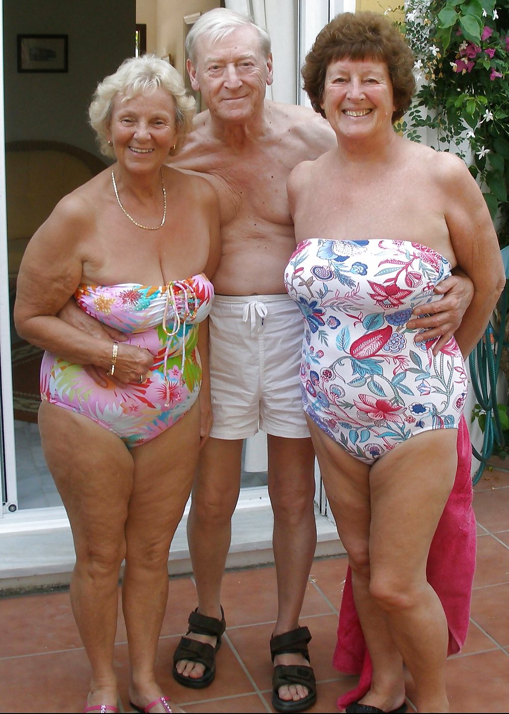 Swimsuit bikini bra bbw mature dressed teen big tits - 69 #12991904