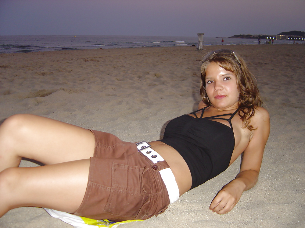 Blonde schuelerin im urlaub
 #21073950