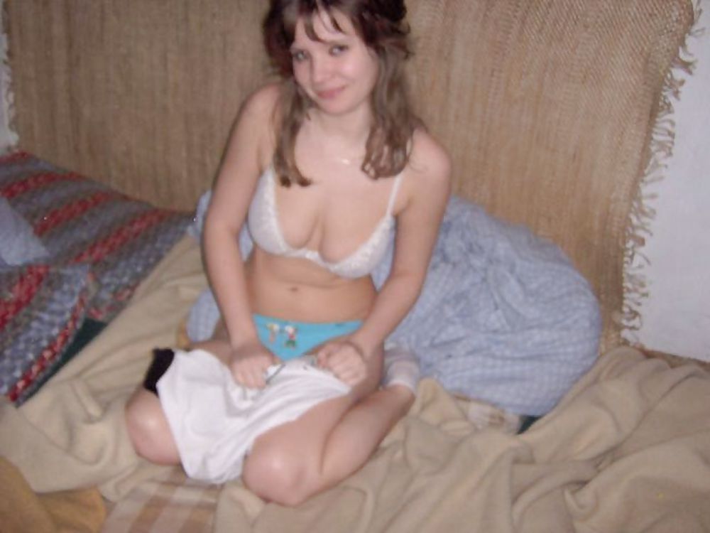 Blonde schuelerin im urlaub
 #21074067