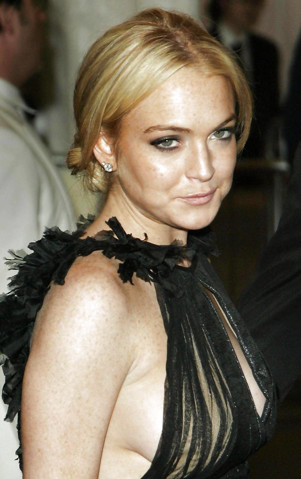 Lindsay Lohan ... In Sexy Schwarzen Kleid #12735190