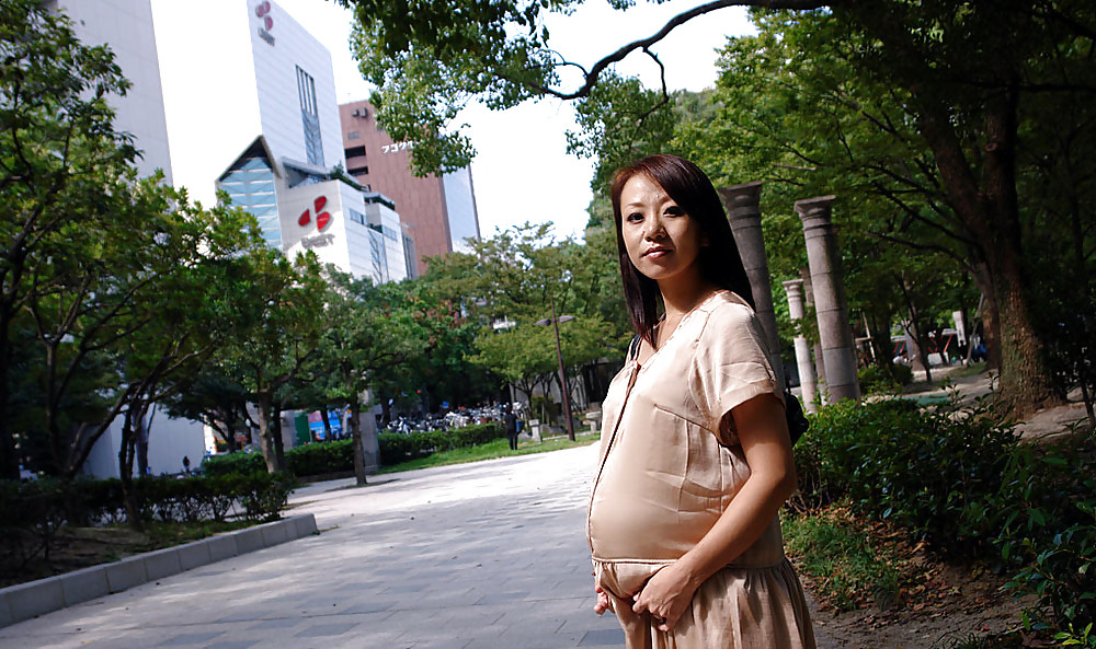Ragazza giapponese incinta nuda in pubblico #14919018
