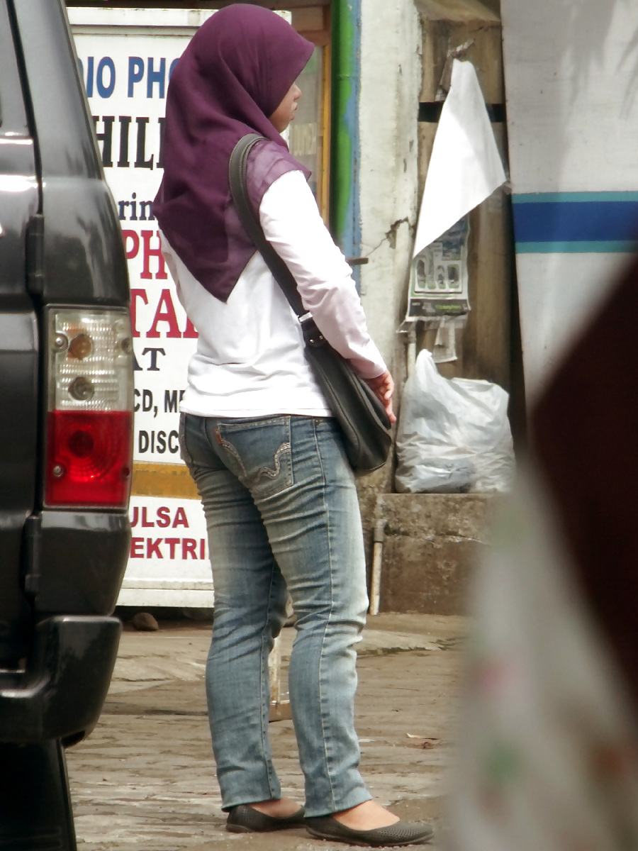 Sexy Teen In Hijab & Engen Jeans #11989580