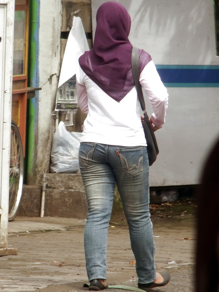 Sexy Teen In Hijab & Engen Jeans #11989595