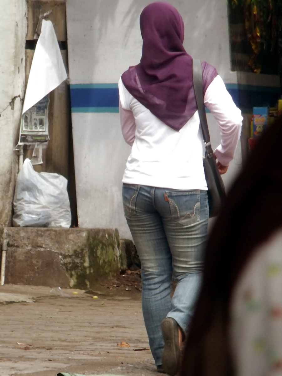 Sexy Teen In Hijab & Engen Jeans #11989604