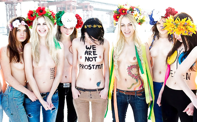 FEMEN - Filles Fraîches Protestent Par La Nudité Publique - Partie 3 #9561660