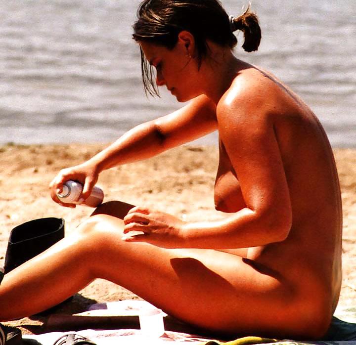 Nudistas naturistas flash público al aire libre #21
 #21372618