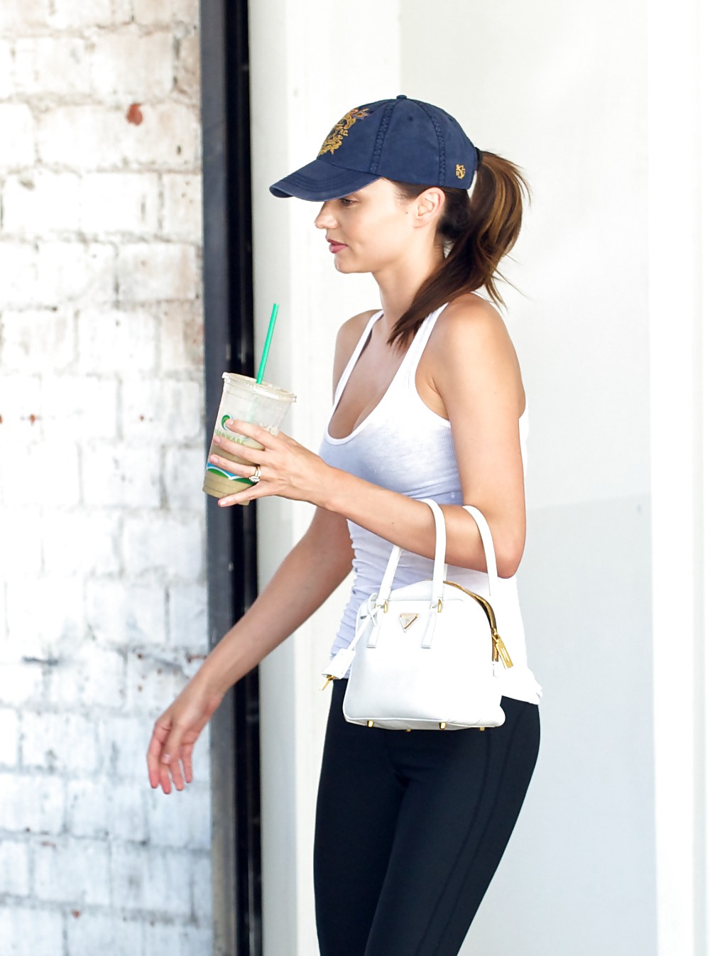 Miranda Kerr in tights leaving a fitness heart in Hollywood