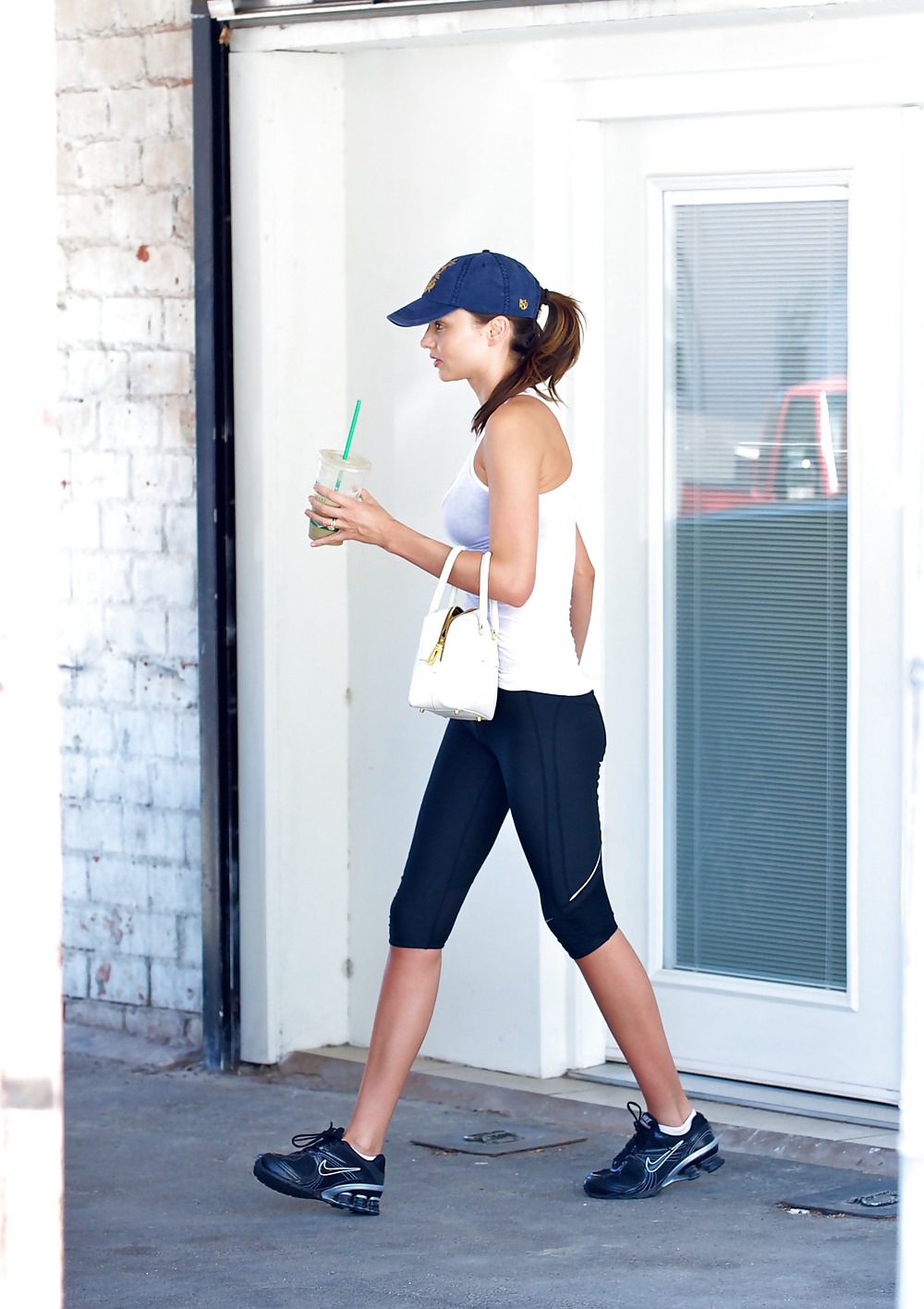 Miranda Kerr in tights leaving a gym in Hollywood #4428307