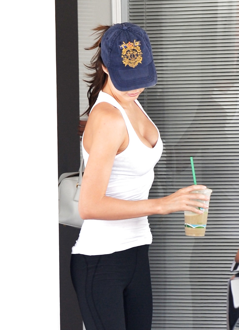Miranda Kerr in collant lasciando una palestra a Hollywood
 #4428321