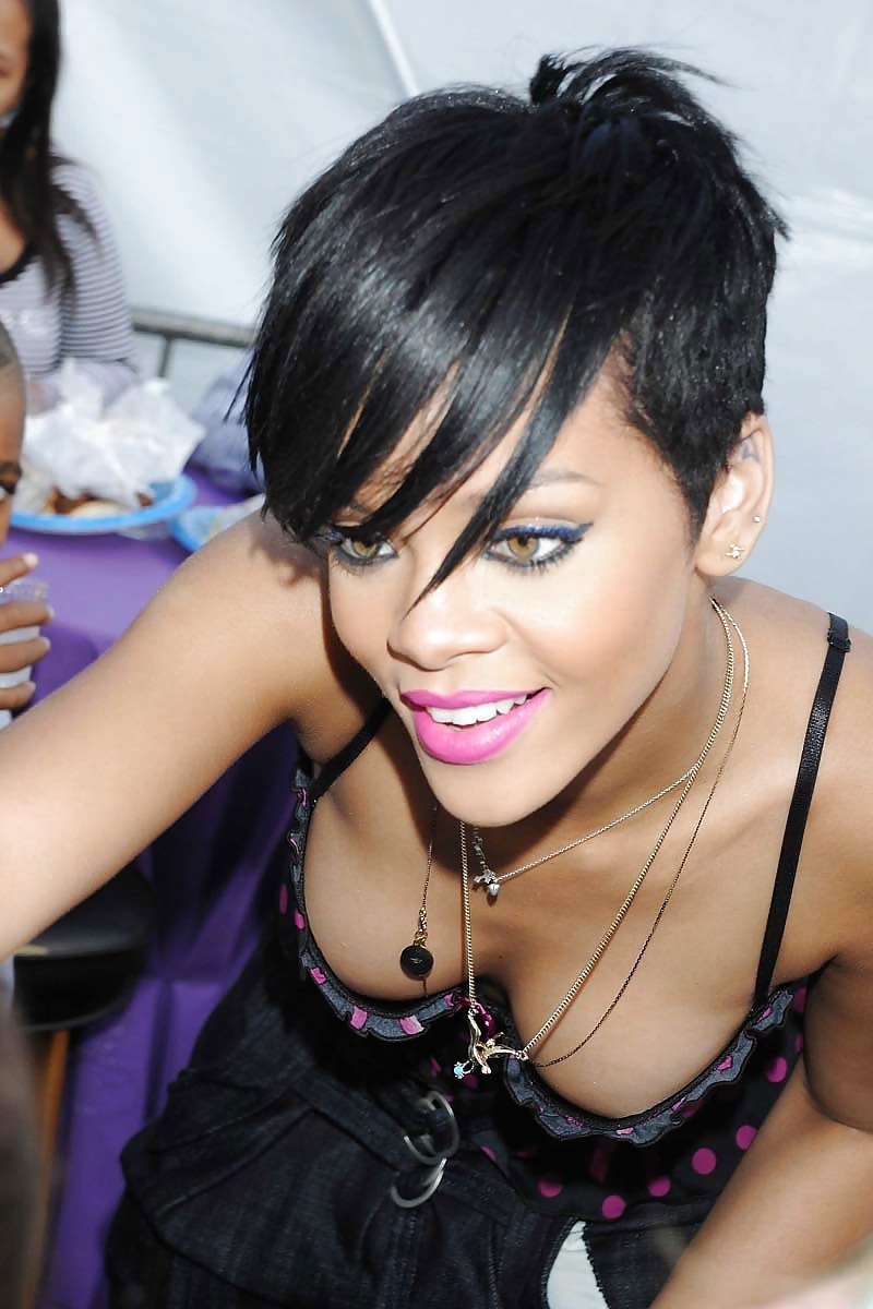 Berühmte Babes - Rihanna #1400911