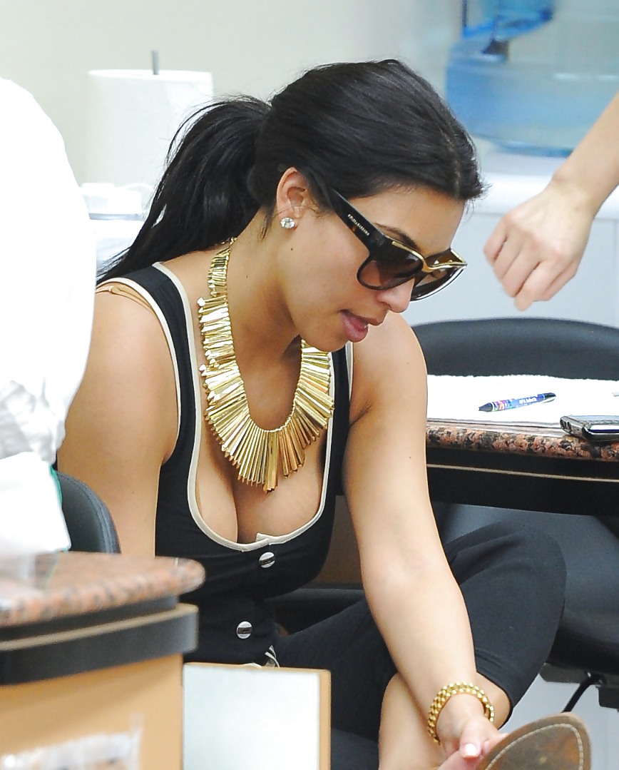 Kim kardashian è andato a fare shopping 05.05.2011
 #3706055