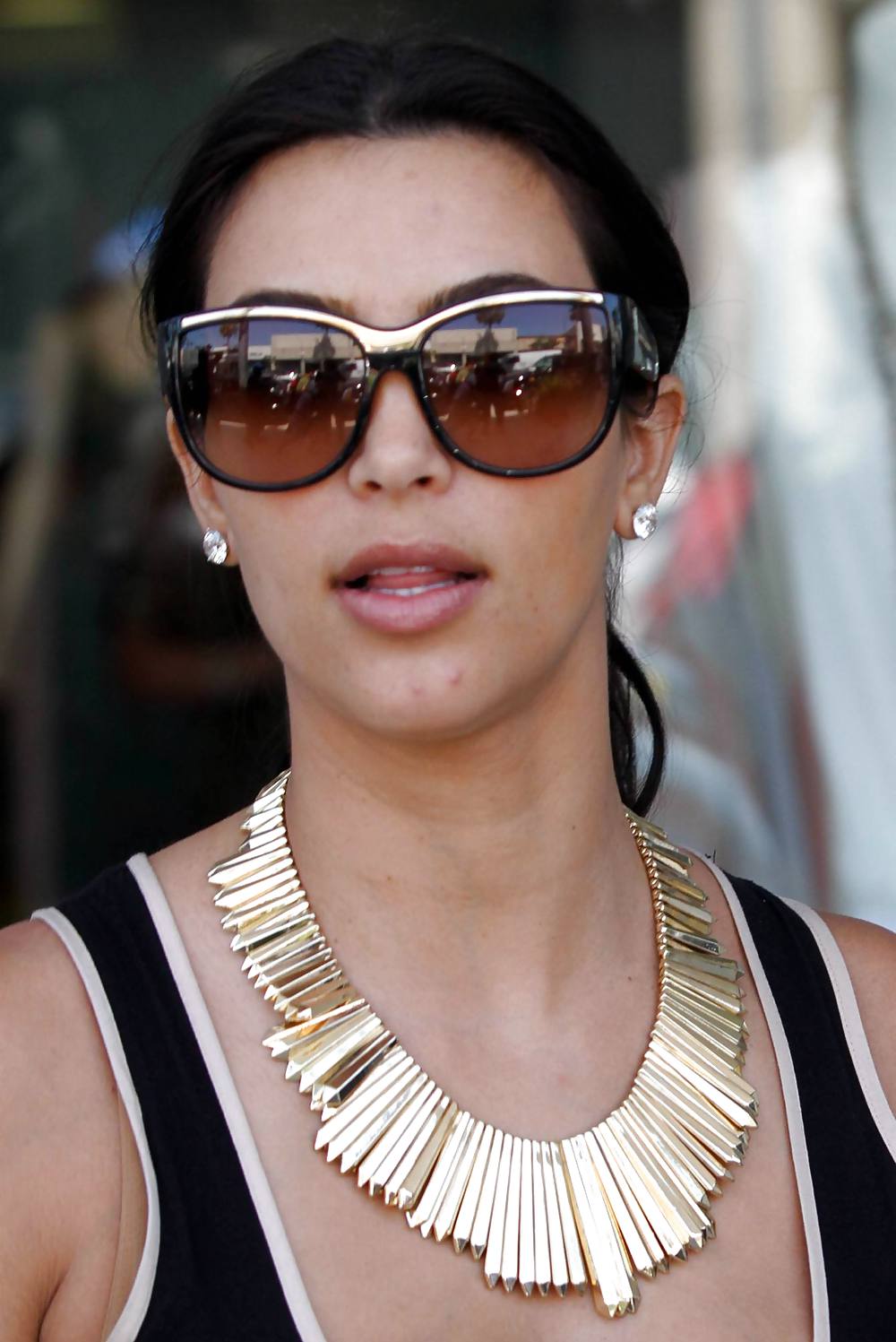 Kim Kardashian Ging Auf Einkaufstour 05.05.2011 #3706484