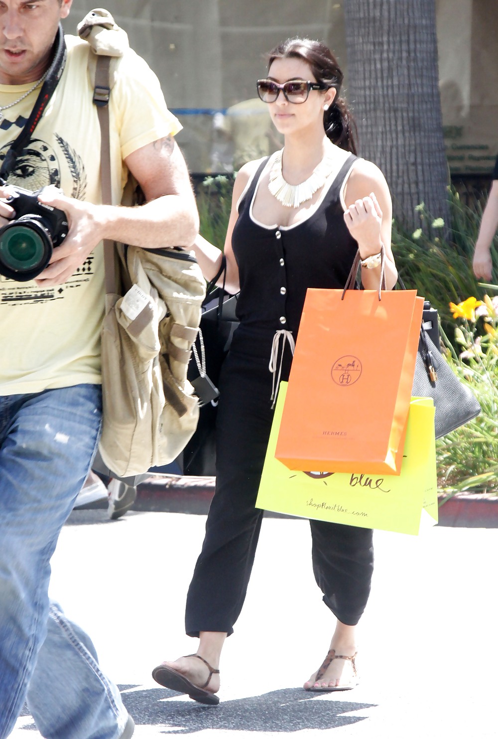 Kim Kardashian A Fait Une Virée Shopping 05.05.2011 #3706710