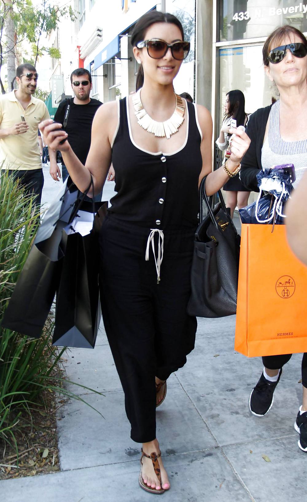 Kim Kardashian A Fait Une Virée Shopping 05.05.2011 #3706747