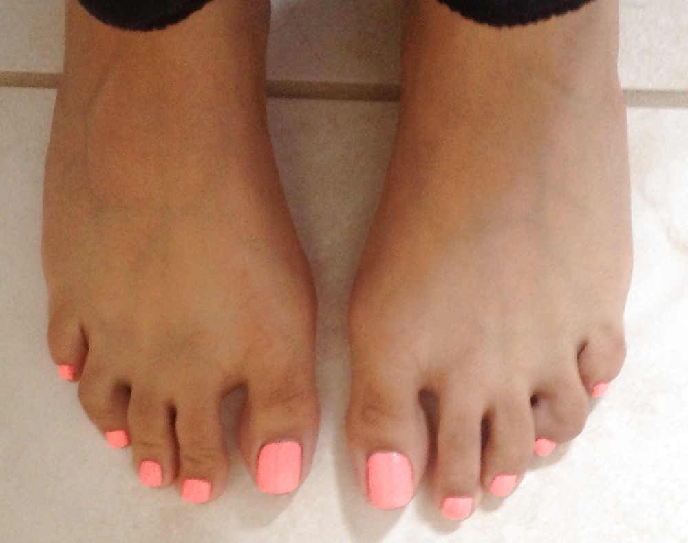 彼女の足
 #19733420